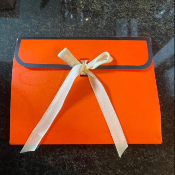 Beautiful & Soft Silk Feeling Gold Floral Scarf Wrap - Picture 8 of 8